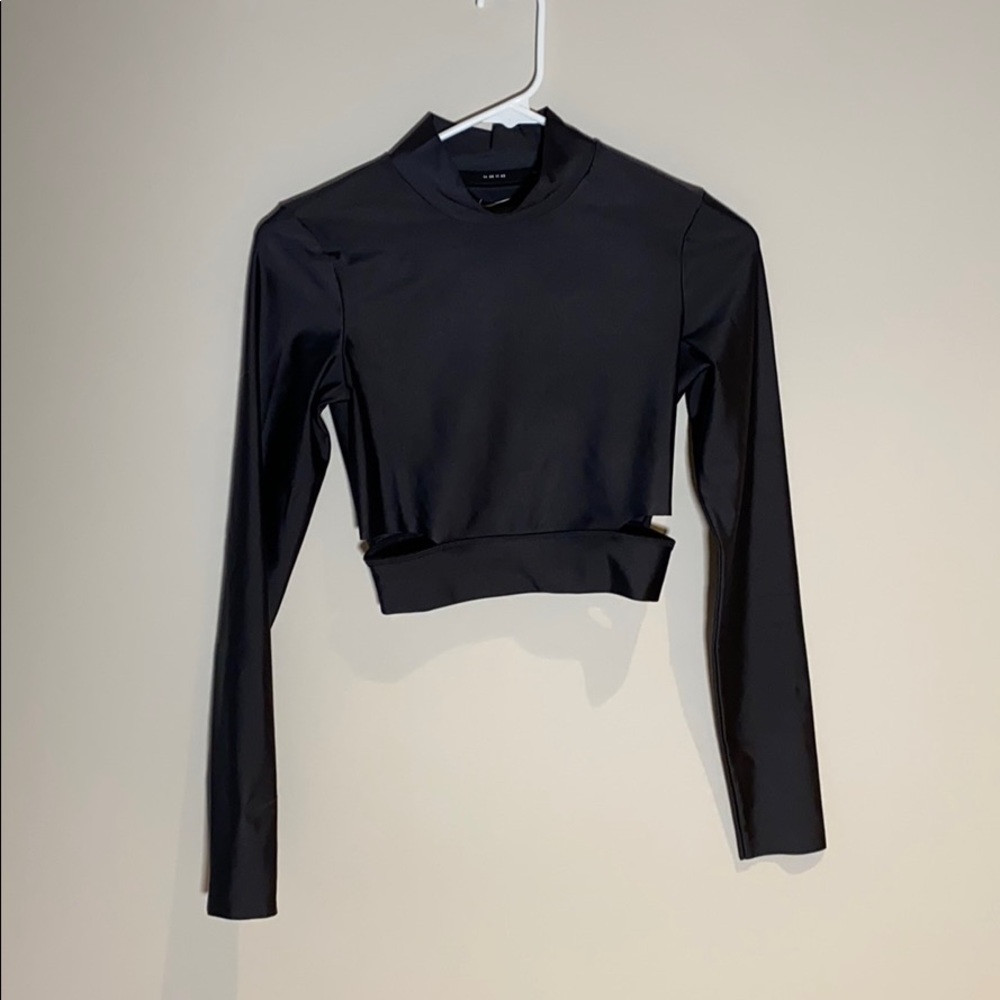 Nike - XS - long sleeved black crop top